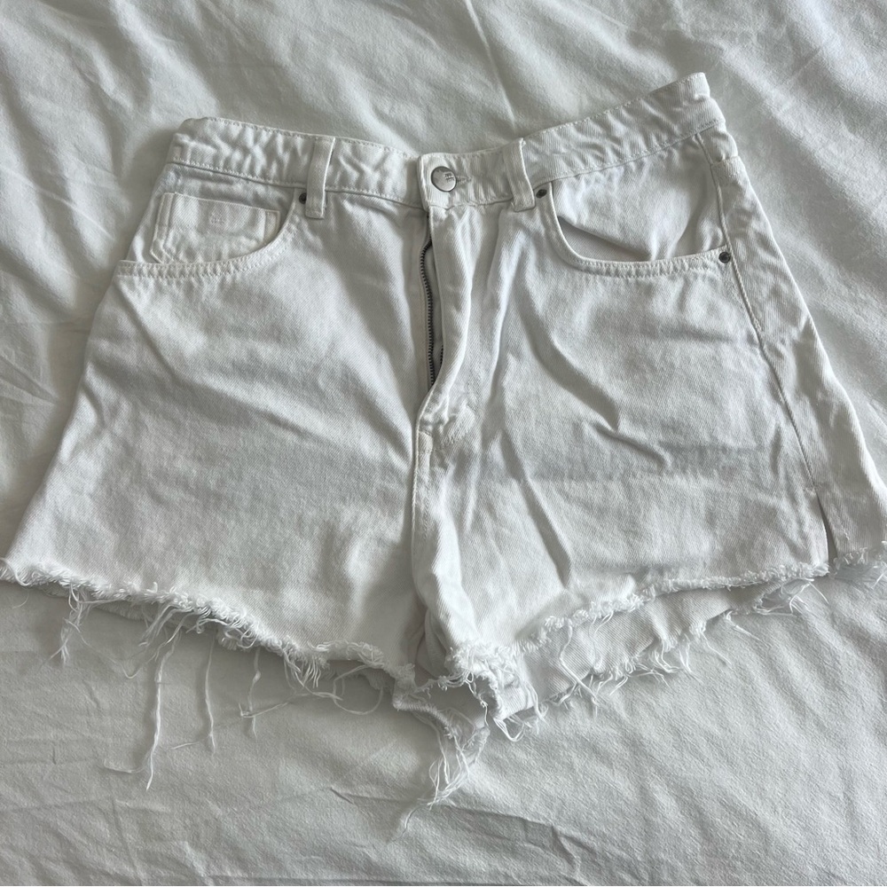 Zara White Frayed Hem Denim Jean Shorts